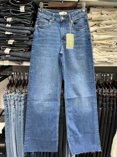 شلوار جین زنانه بگی آبی وسط وارداتی H&M به قیمت حراج